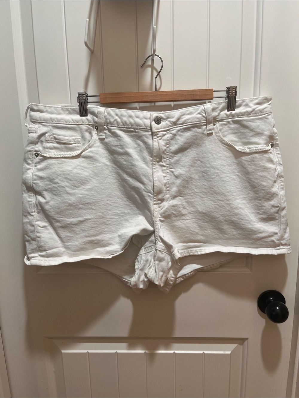 Old Navy Women's Plus Size OG Straight White Denim Shorts - 20